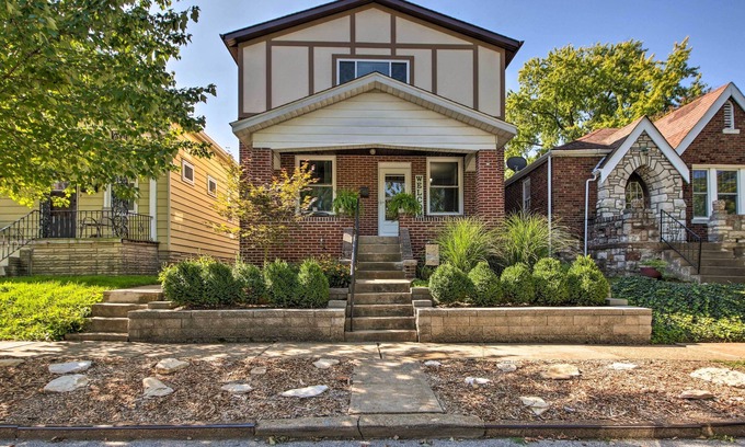 St. Louis Casa | Stylish St. Louis Retreat w/ Great Location!