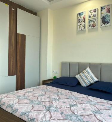 Zirakpur Apartamento | Stylish Stay by Good Vibes Studio
