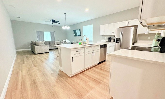 Northwest Orlando Casa | Stylish Stay Near Disney & Universal Sleeps 8