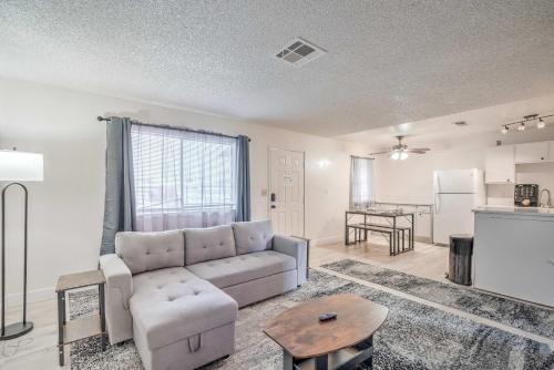 Las Vegas Casa | Stylish Stay Near Vegas Strip Sleeps 6