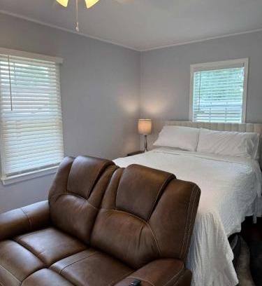 Lafayette Apartamento | Stylish Stay on Elizabeth-near to Cafes and Music