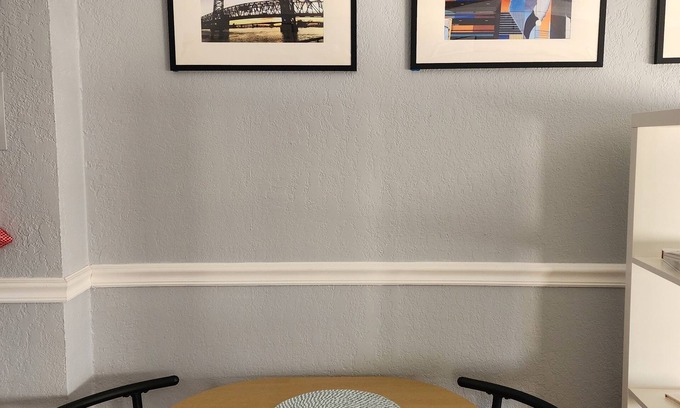 Downtown Jacksonville Apartamento | Stylish studio apartment in downtown Jax close to everything, with a view!