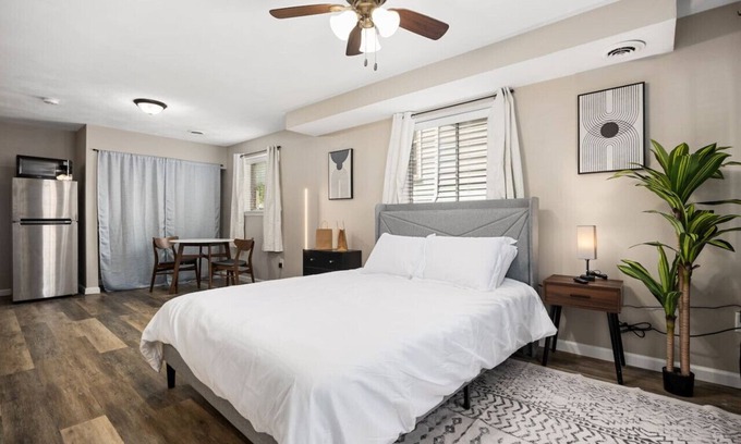 Peoria Apartamento | Stylish Studio Apartment with Modern Touches