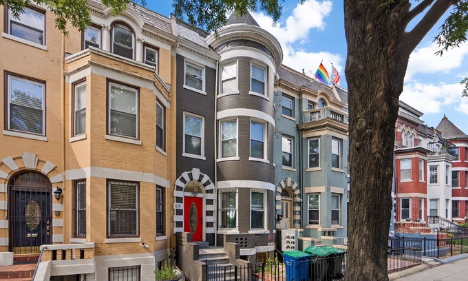 Bloomingdale Cama Y Desayuno | Stylish Studio in Bloomingdale!