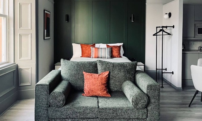 Innerleithen Apartamento | Stylish studio-king & twin, en-suite, kitchenette (room 4)