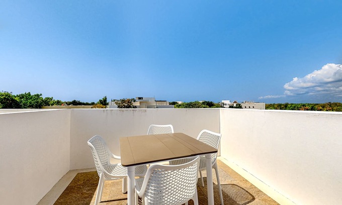 Akumal Apartamento | Stylish studio near beach with rooftop pool, partial AC, & free WiFi