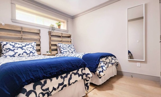 Riley Park-Little Mountain Casa | Stylish suite steps from trendy South Main St.