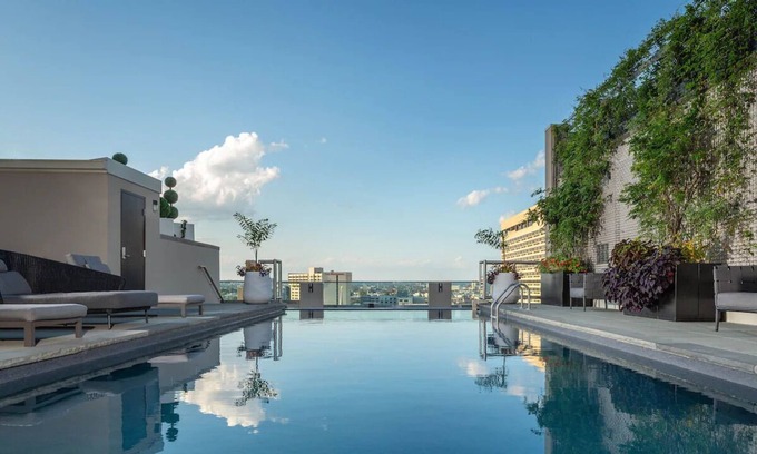 Logan Square Casa | Stylish Suite w/Kitchen | Centrally Located | Pool Access