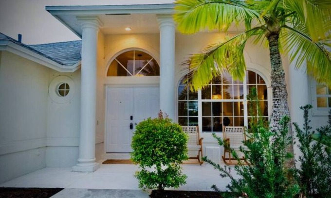Hunt Club Casa | Stylish Teakwood Villa close to West Palm Beach, Wellington & beautiful beaches