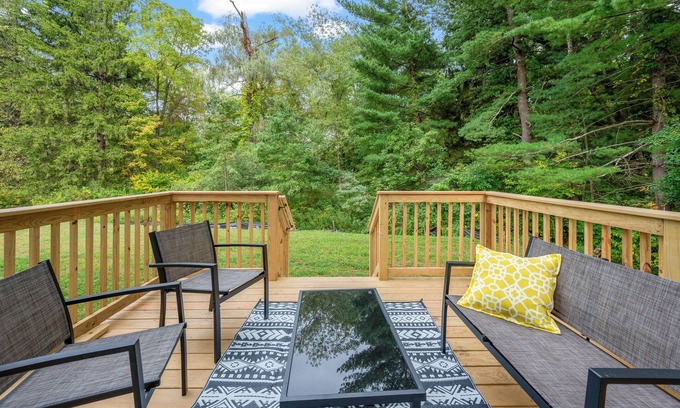 Maple Hill Casa | Stylish Townhome | Perfect for Family Gatherings & Events