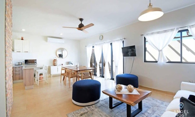 La Paz Apartamento | Stylish Townhome Private Patio Parking Pool Onsite