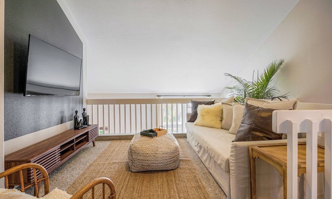 Barths Casa | Stylish Townhouse w/ Spa-like Décor!
