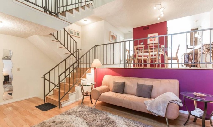 North Hills East Casa | Stylish Tri-level Townhouse Fully Furnished 2br, 2BA