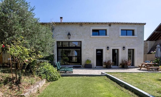 Ranton Cabaña | Stylish Troglodyte Home