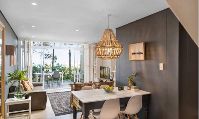Selection Beach Apartamento | Stylish Umdloti beach flat, pool & sea views