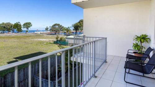 Bellara Casa | Stylish Unit With Water Views