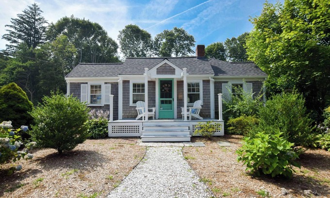 Yarmouth Port Casa | Stylish Updated Home, walk to Dennis Pond, Hot Tub!