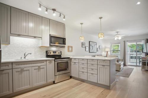 Palmetto Dunes Villa | Stylish Upscale Beachside Villa Pool View