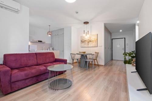Nove Mesto Apartamento | Stylish Urban apartment-Garden&Parking&AC