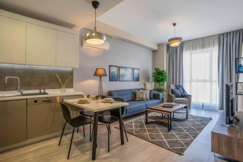 Mahmutbey Apartamento | Stylish Urban Apt- Soak Up The City's Vibes