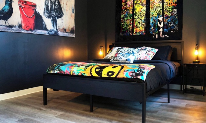 New Center Detroit Apartamento | Stylish Urban Art Loft Downtown Detroit with WiFi and Free Parking