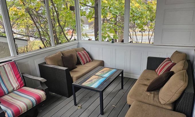 West Seventh Casa | Stylish Urban Escape. Minutes To Downtown St. Paul, Mall of America and MSP