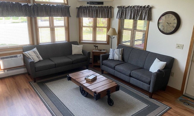 North Woodstock Casa | Stylish Vacation Getaway in the White Mountains not far from Loon Mountain.