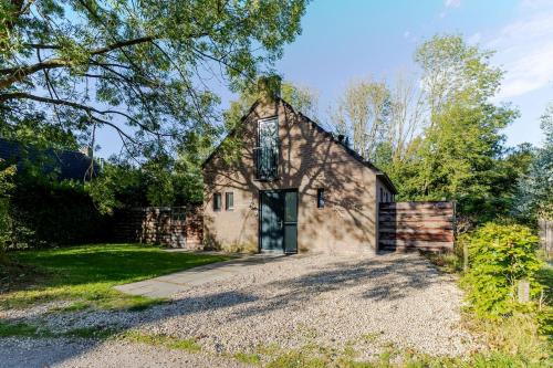 Ewijk Casa | Stylish vacation home with hot tub and sauna