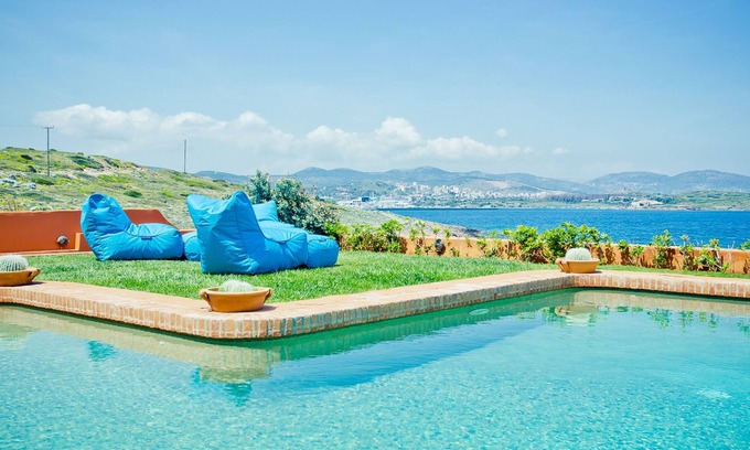 Lavreotiki Villa | Villa frente al mar con estilo con piscina y vistas increíbles!
