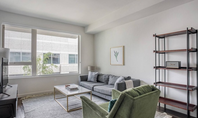 West Los Angeles Apartamento | Stylish West LA 1BR w/ Pool, Gym & BBQ, nr Restaurants, by Blueground