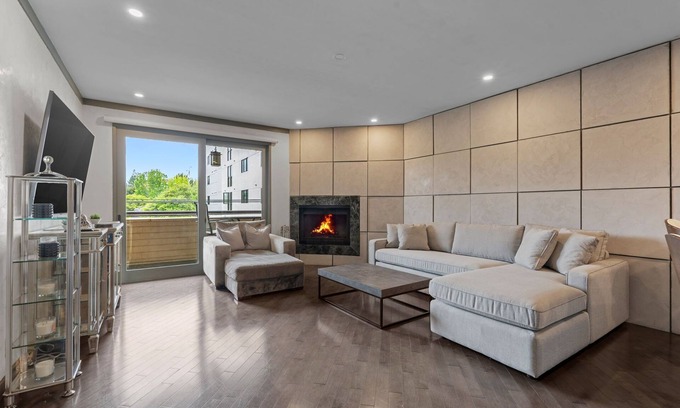 Westwood Apartamento | Stylish Westwood Condo | Near UCLA & Century City
