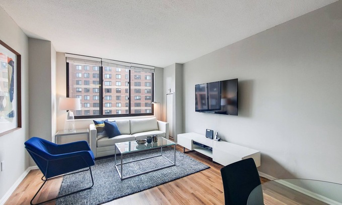 White Plains Apartamento | Stylish White Plains 1 Bedroom with Amenities