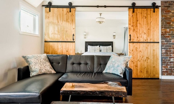 Niagara Falls Apartamento | Stylishly Remodeled Queen Victoria Loft