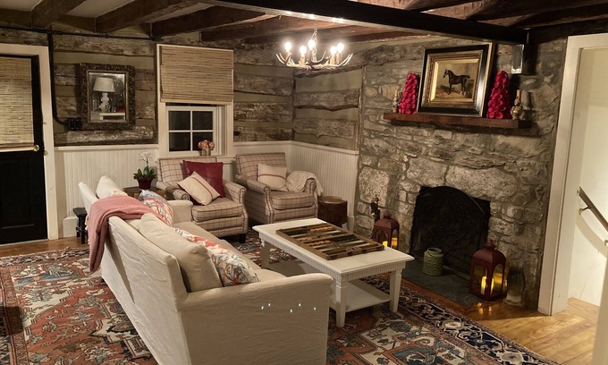 Middleburg Casa | Stylishly restored 1800's historic home- heart of Virginia hunt & wine country!