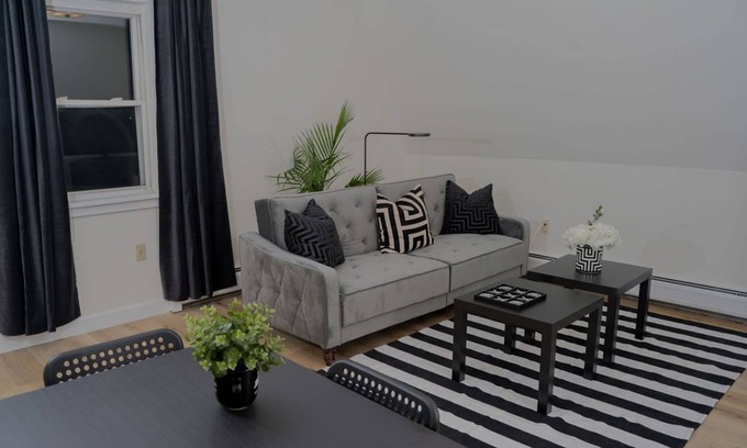 Poughkeepsie Casa | Stylist and spacious centrally located one bedroom apartment