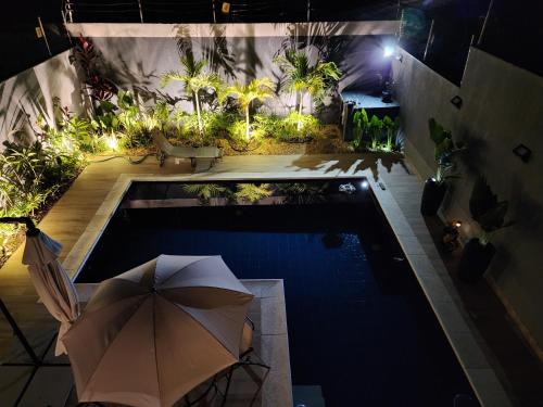 Niteroi Casa | Suíte tripla vista piscina em casa moderna e familiar da Mirian