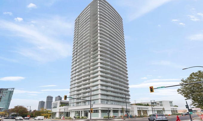 Surrey Apartamento | Sub-Penthouse 2 bed 2 bath in Downtown Surrey