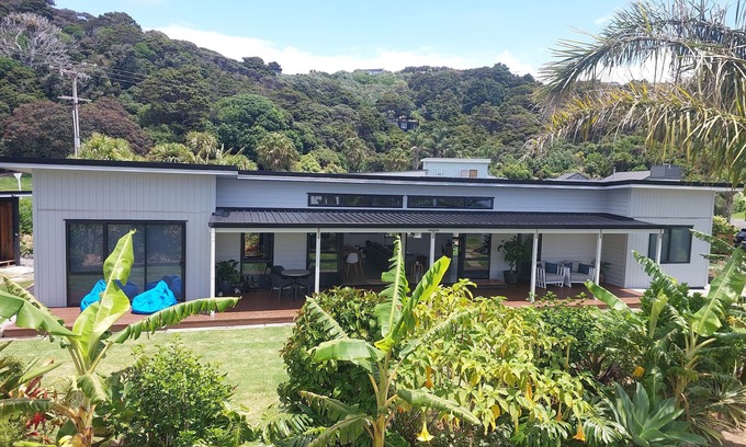 Matapouri Casa | Sub-tropical Escape - new, modern holiday home in Matapouri Park
