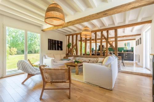 Triqueville Villa | Sublime Longère Le Garden, 10 voyageurs, 2 terrasses, terrain de Basket