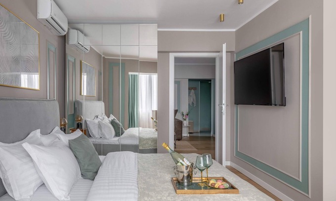 Bucharest City-Centre Apartamento | Sublime Minty Green 1BR on the Park