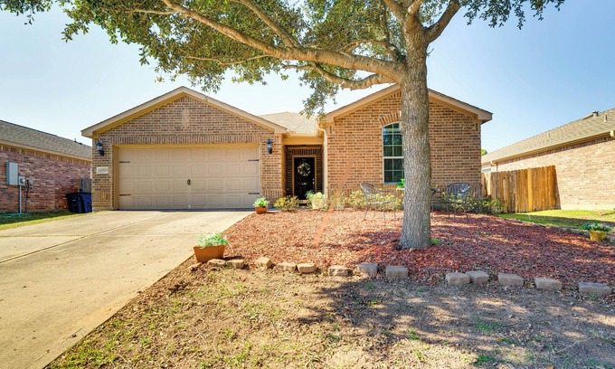 Magnolia Casa | Suburban Home in Magnolia w/ Fenced Yard