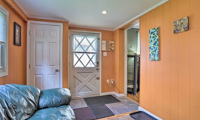 Lansdowne Cabaña | Suburban Home w/ Backyard Patio < 7 Miles to Dtwn!