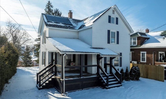 Rutland Casa | Suburban Mountain "Ski" House