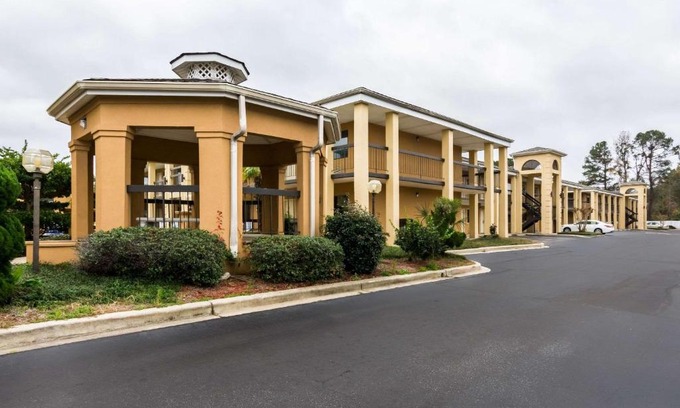 Florence Hotel | Suburban Studios Florence I-95