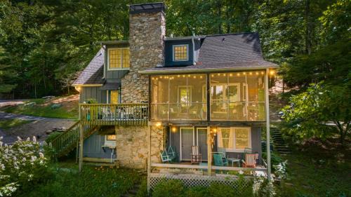 Rambling Ridge Casa | Sues Mountain Charm Fire Pit Mountain Views