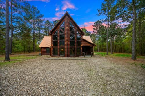 Broken Bow Casa | Sugar Daddy - large family cabin pool table games