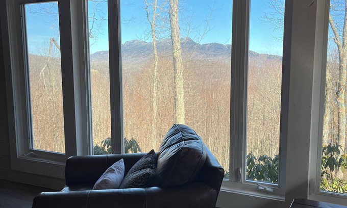 Newland Casa | Sugar Mountain Hideaway: 2-2 home on Private Secluded Road w breathtaking view