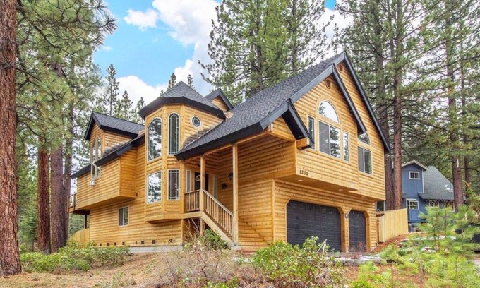 Pioneer Trail Casa | Sugar Pine - Amplio, excelente ubicación, bañera de hidromasaje, patio grande, 4BD / 2. 5BA