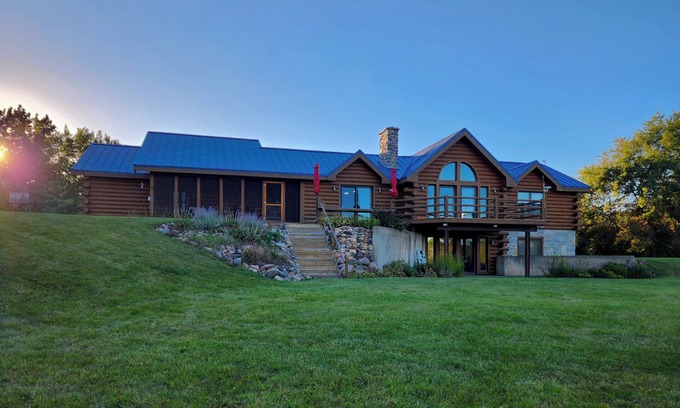 Brodhead Cabina | Sugar River Retreat - 50 acres - Seclusion!