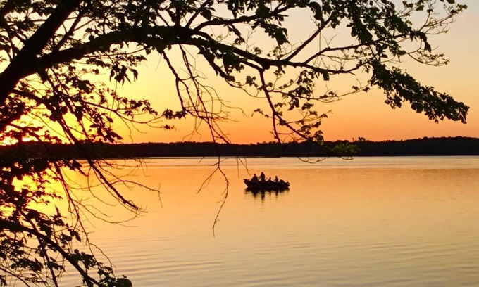 Richville Casa | Sugarbush Lake Home Paradise located on historic Dead Lake